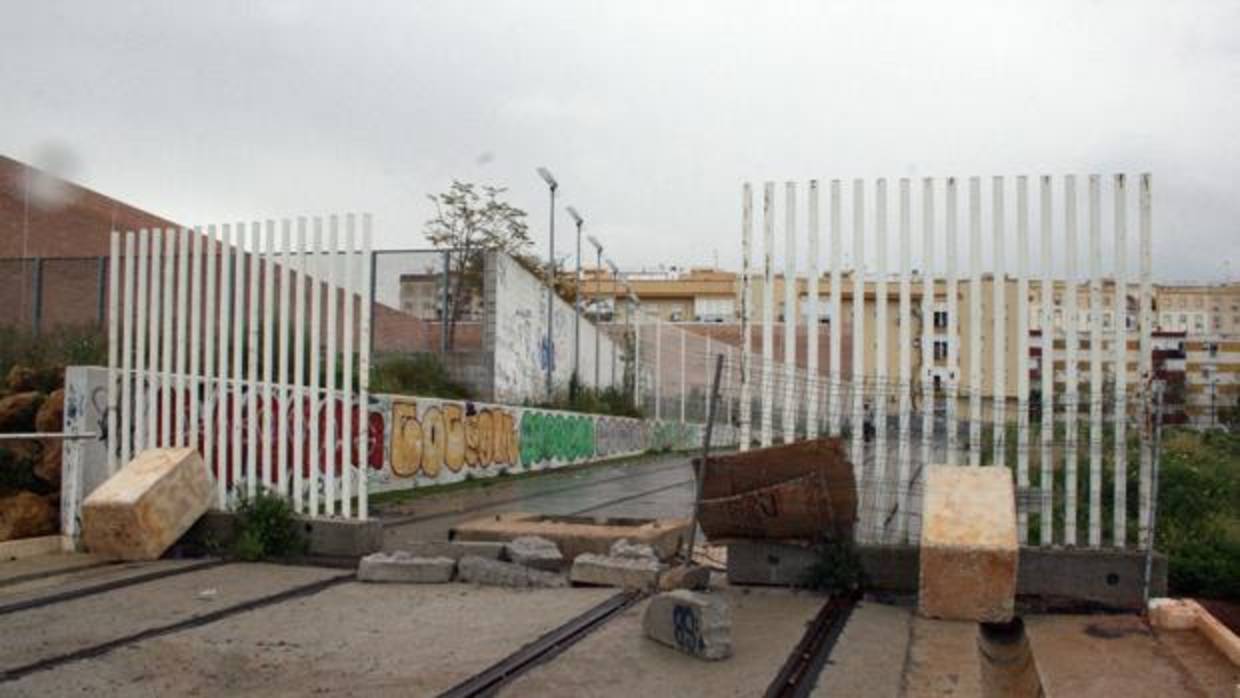 El PP de Alcalá alerta sobre el sobrecoste del tranvía tras el robo de parte del raíl del tranvía