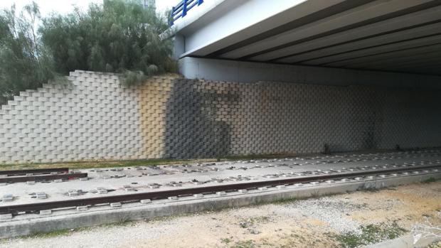 La Junta denuncia ante la Policía el robo de los 400 metros de carril del tranvía