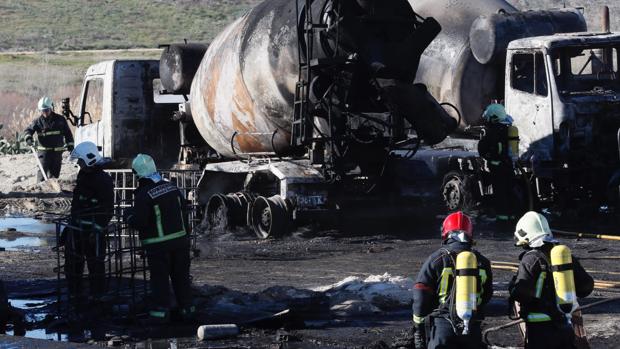 Ingresado en la UCI en estado «crítico» uno de los dos heridos en la explosión de una fábrica en Guillena