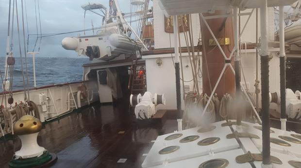 El Juan Sebastián de Elcano adelanta su salida de Las Palmas