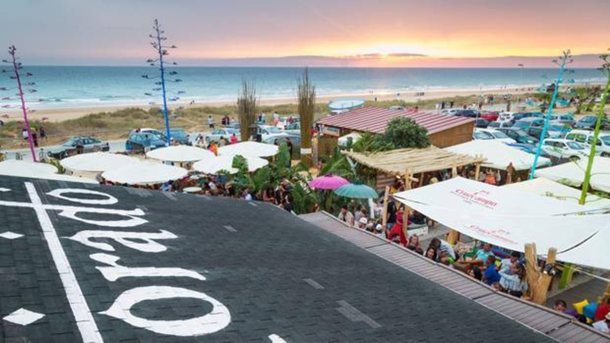 La playa de El Palmar, preparada para Semana Santa