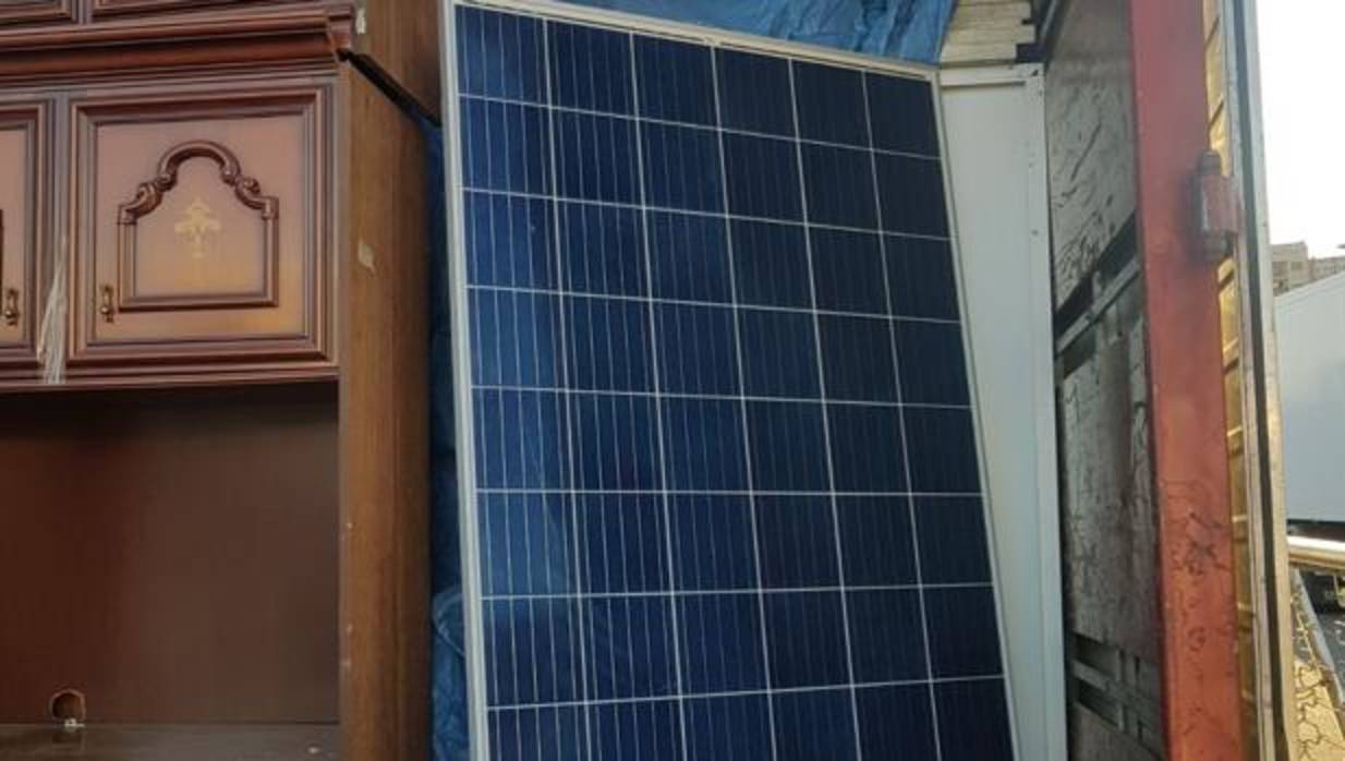 Detenida una persona en Algeciras acusado de transportar 236 placas solares sustraídas