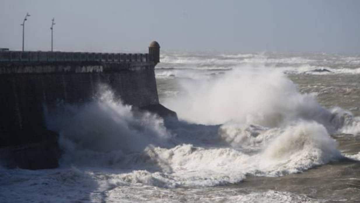 Suspenden el catamarán entre Cádiz, Rota y El Puerto por el temporal