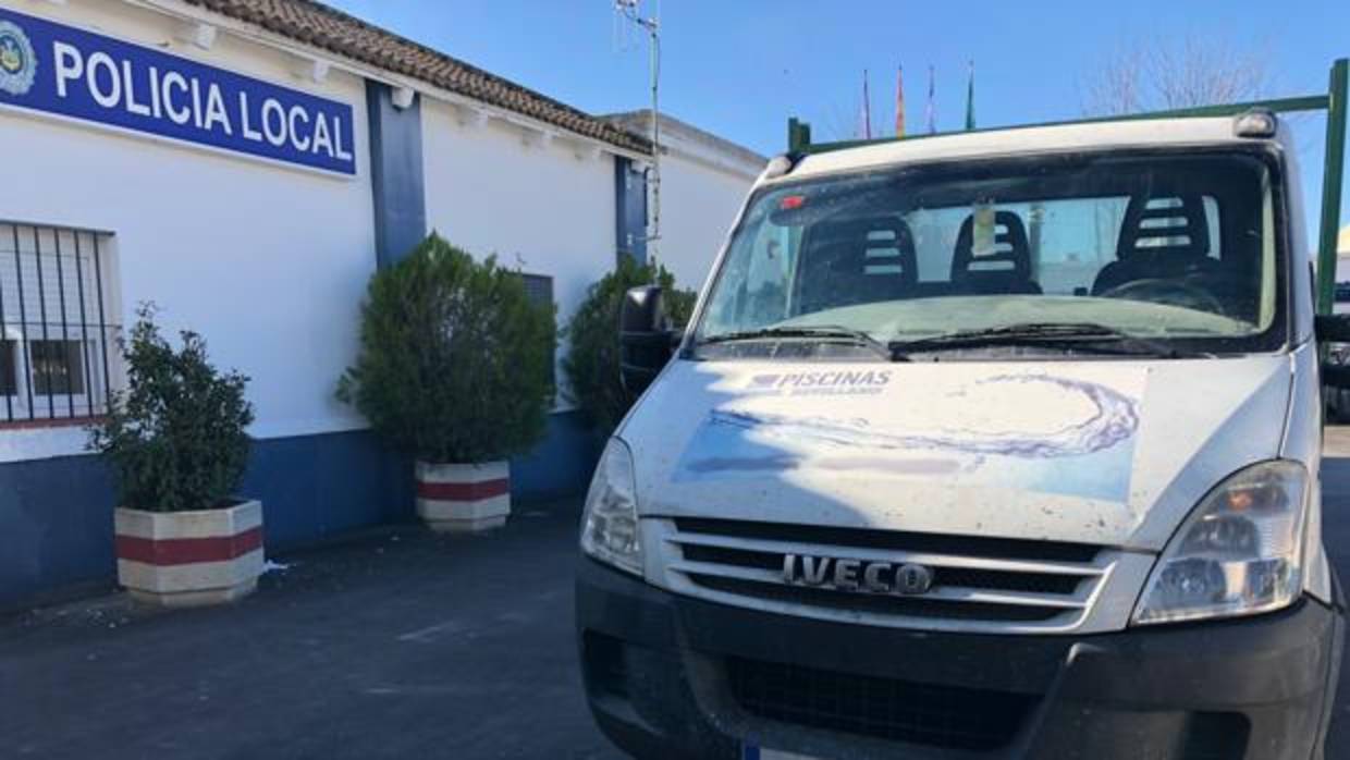 Uno de los vehículos que ha recuperado la Policía Local de Arahal