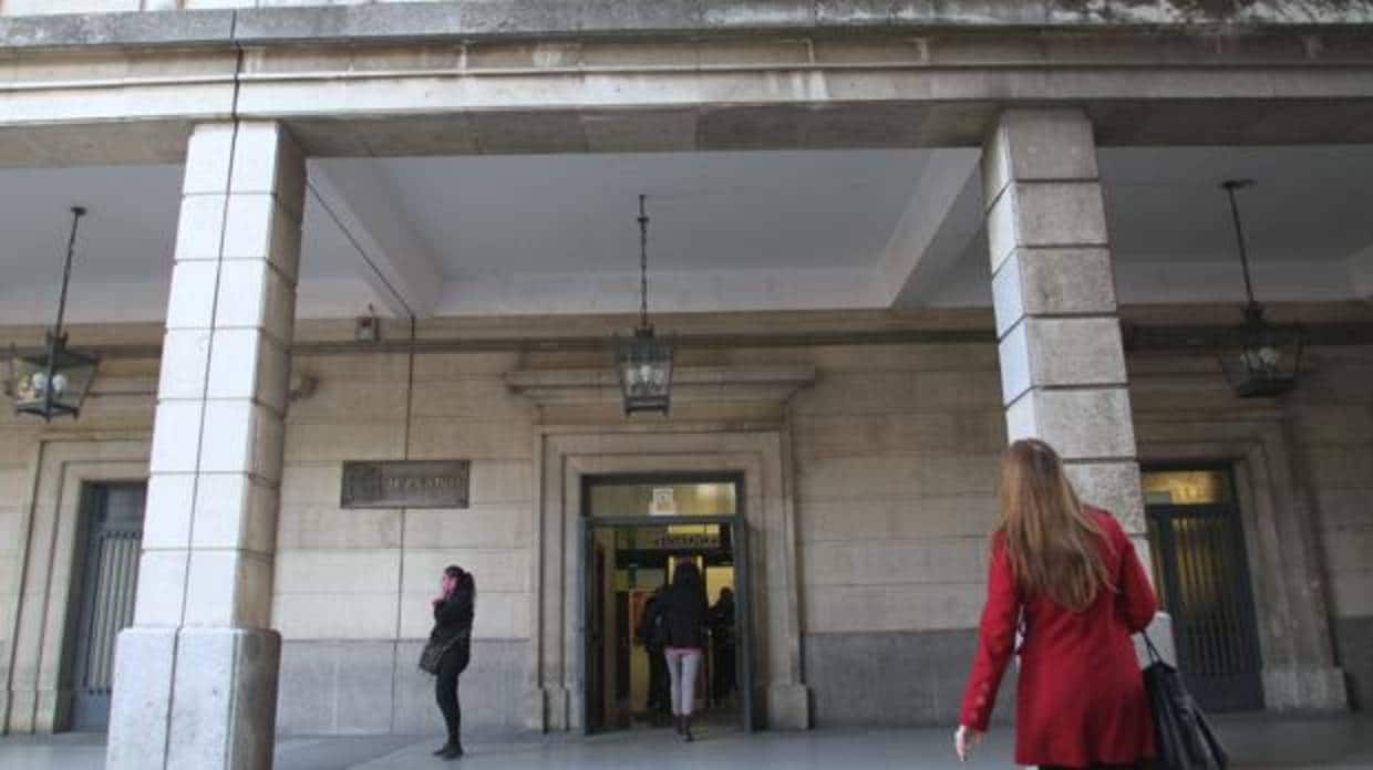 La Audiencia Provincial de Sevilla ha condenado a los tres hombres acusados