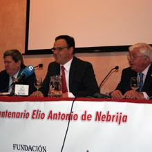 El director del Instituto Cervantes, Juan Manuel Bonet, el alcalde de Lebrija, José Benito Barroso, y el presidente de la fundación, Juan Cordero