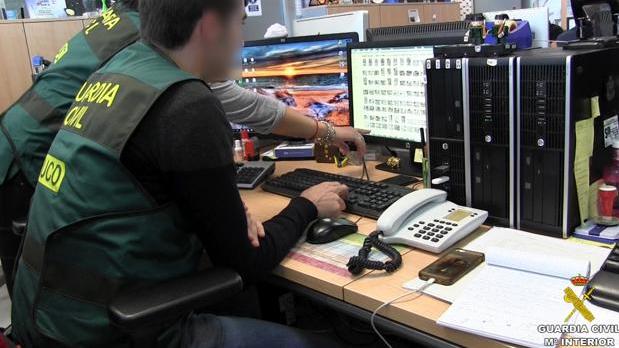 La Guardia Civil detiene a cinco personas e investiga a otra por varios delitos de estafa a través de internet