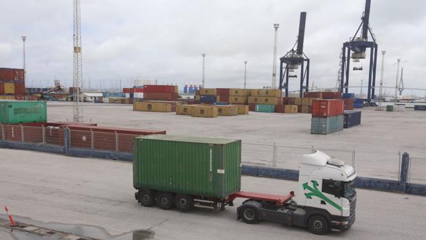Los contenedores, un tráfico que Cádiz no está dispuesta a perder