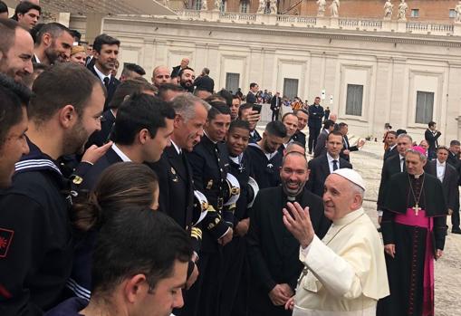 El Papa Francisco agradece a la fragata ‘Santa María’ su labor