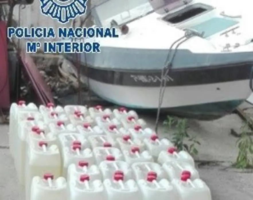 Intervenidos en Algeciras 174 bidones de combustible para abastecer a &#039;narcolanchas&#039;