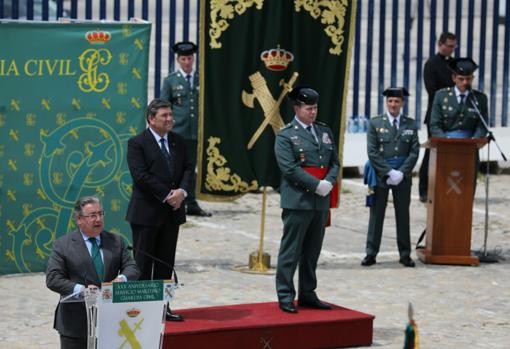 Zoido celebra en Cádiz las bodas de plata del Servicio Marítimo de la Guardia Civil