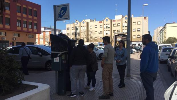 La nueva zona azul obliga a rotar los vehículos cada tres horas