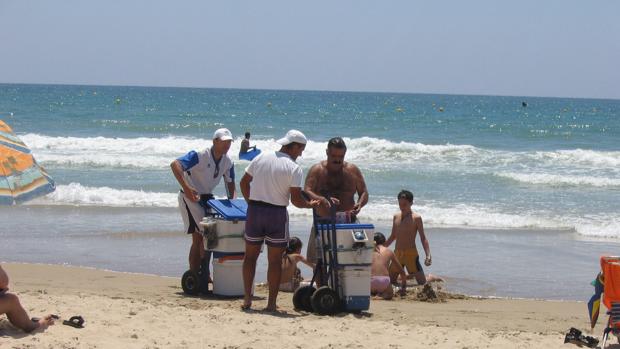 23 personas en riesgo de exclusión optarán a licencias para vender en la playa