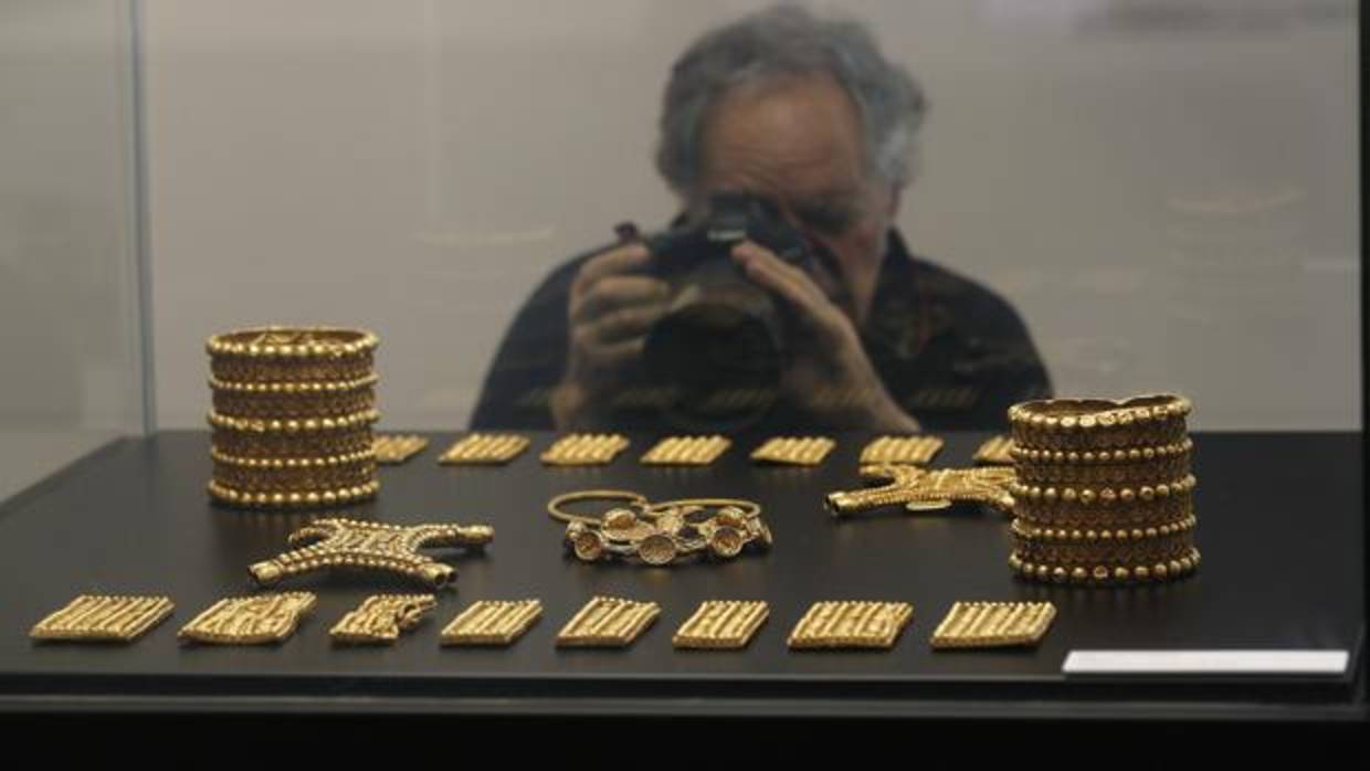 Las 21 piezas de oro de 24 quilates que componen el tesoro del Carambolo