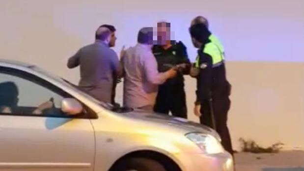 Altercado con un capitán de la Guardia Civil al que increparon por querer conducir ebrio