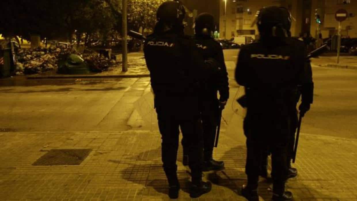 Detenidos dos jóvenes acusados de agredir a dos policías en la Feria de Jerez