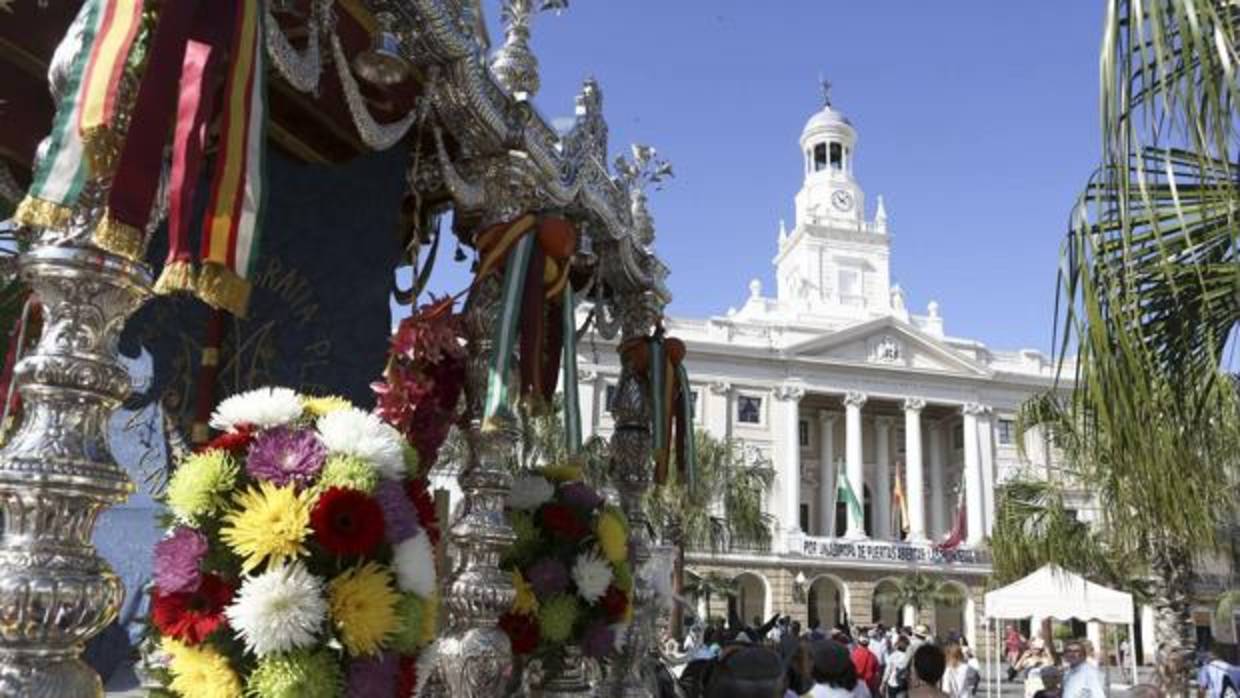 La carreta del Simpecado de la hermandad de Cádiz no pasará por el Ayuntamiento