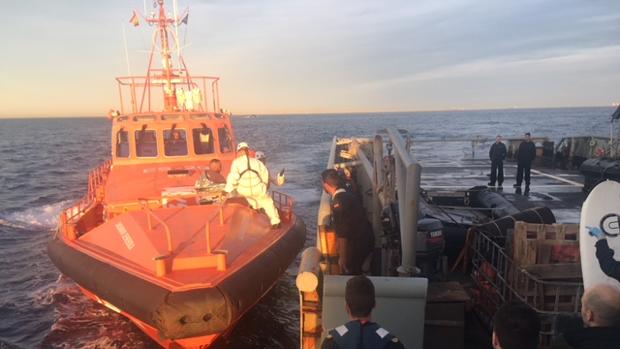 El 'Mar Caribe' rescata a un náufrago en aguas del Estrecho