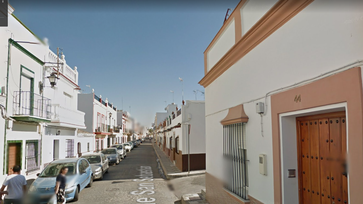 Un varón de 53 años ha sido hallado muerto en su vivienda de la calle San Sebastián de Cantillana