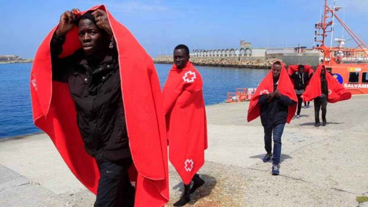 Rescatados 114 inmigrantes a bordo de siete pateras que intentaban cruzar el Estrecho