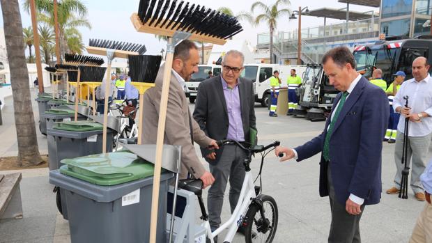 Triciclos eléctricos para barrer las calles