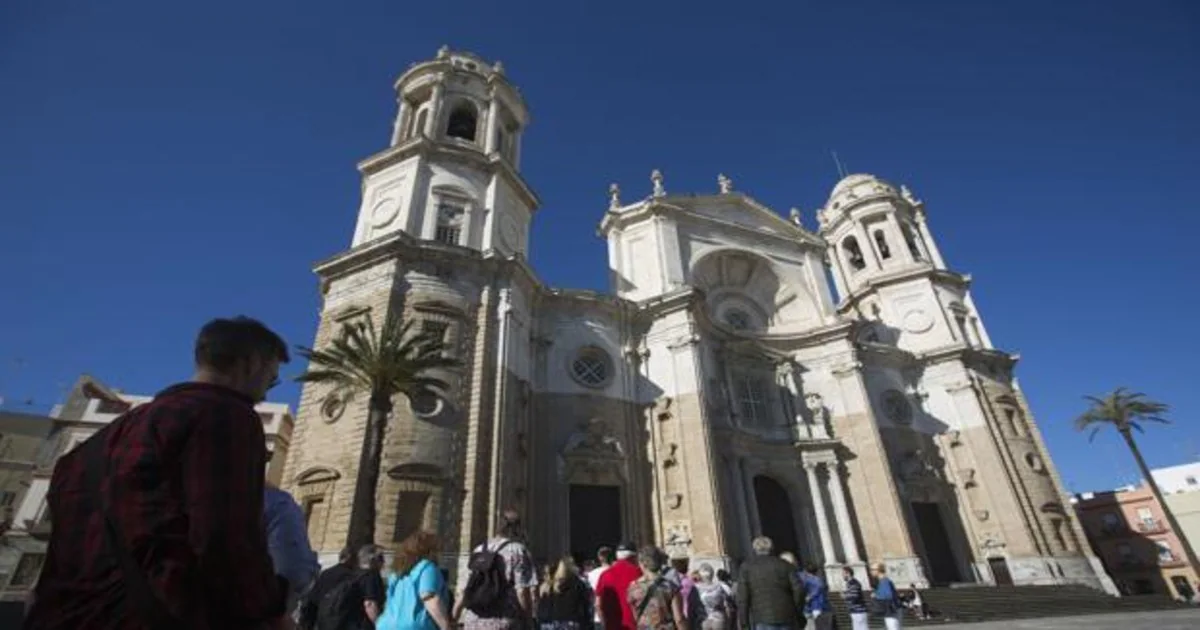 La catedral de Cádiz es uno de los monumentos más visitados de la provincia.