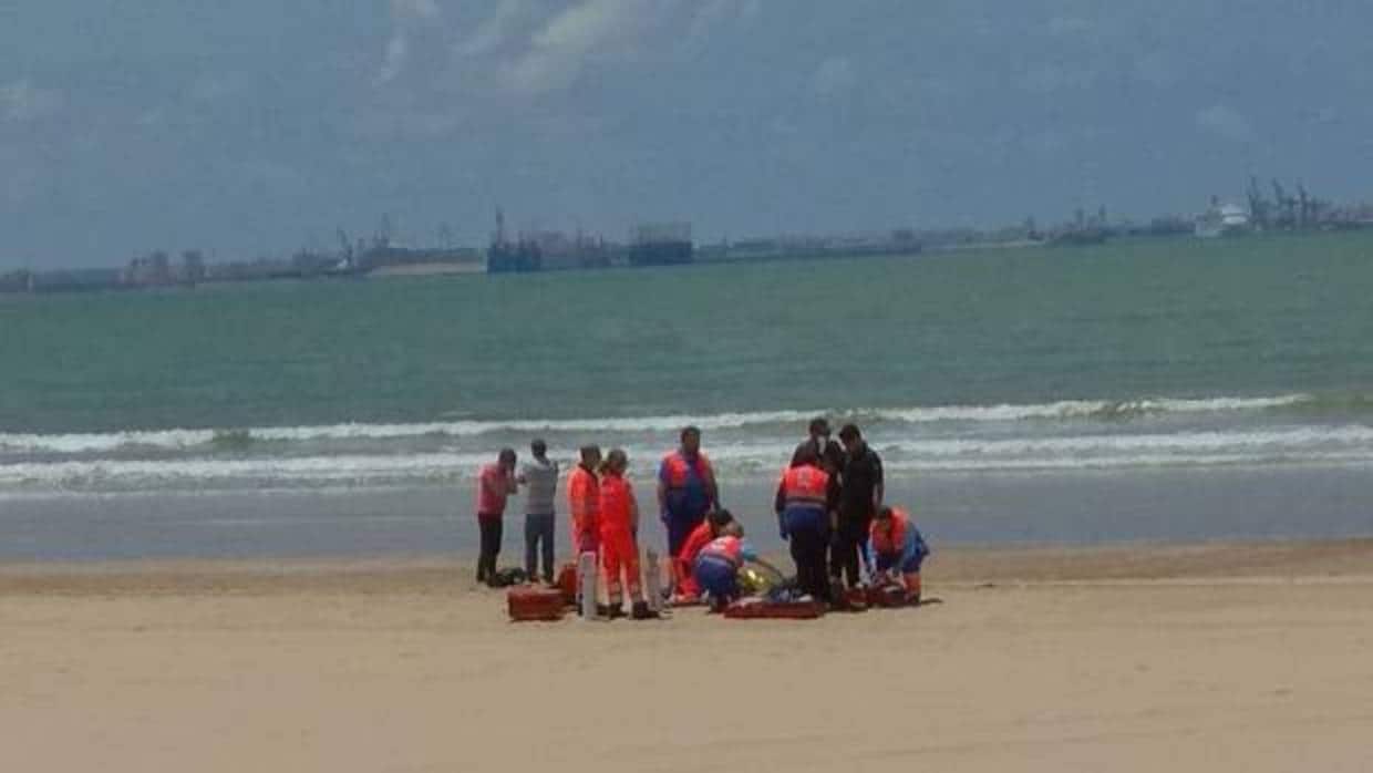 Fallece un niño de 13 años en la playa de Valdelagrana, en El Puerto