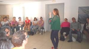Usuarios de Afanas Cádiz participan en un taller de prensa y televisión