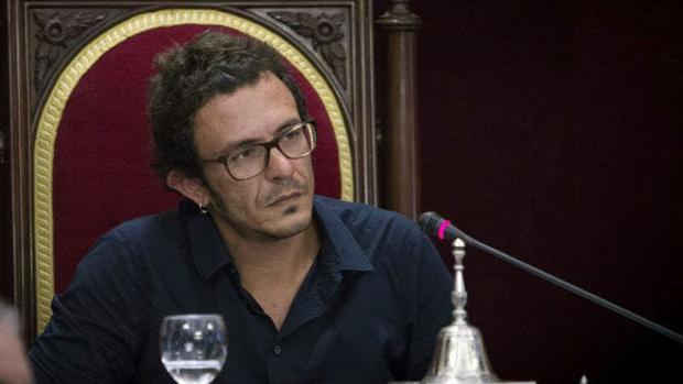 PP y C's acusan a Kichi de «utilizar» el Ayuntamiento para «favorecer» a afines a Podemos