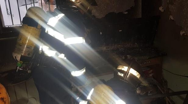 Dos niñas tienen que ser rescatadas de un incendio en la calle Bendición de Dios de Cádiz