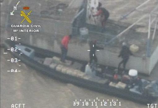La Guardia Civil incauta seis toneladas de hachís en la desembocadura del Guadalquivir