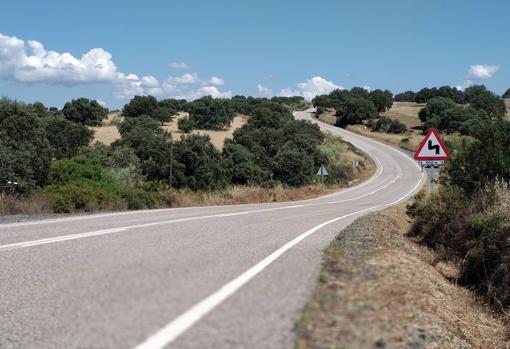 La carretera que une Castilblanco