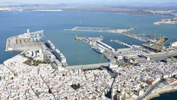 La fragata 'Alpino' atracará en el muelle Marqués de Comillas de Cádiz