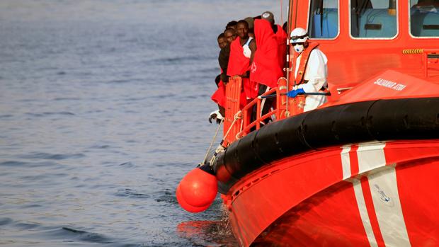 Ascienden a 273 los inmigrantes rescatados en las costas de Cádiz