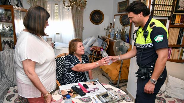 El Ayuntamiento de Tomares pone en marcha la undécima edición de la campaña contra el calor