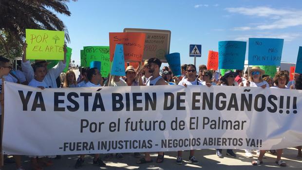 El Palmar reclama la apertura de los chiringuitos este verano