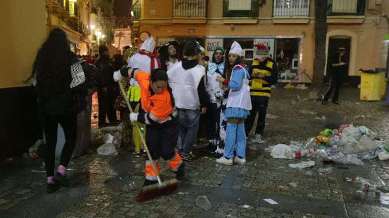 En unos días vence el contrato de limpieza viaria y recogida de residuos y aún no hay pliego.