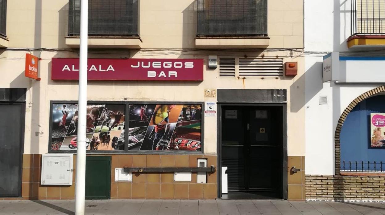 El salón de juegos que sufrió el atraco se encuentra en la calle Silos