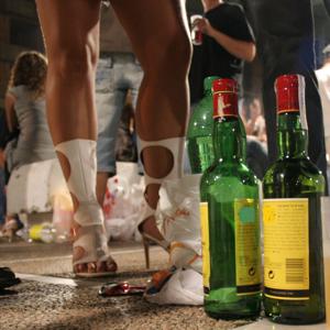 El sindicato también denuncia que están proliferando los botellones en otras zonas de la ciudad.