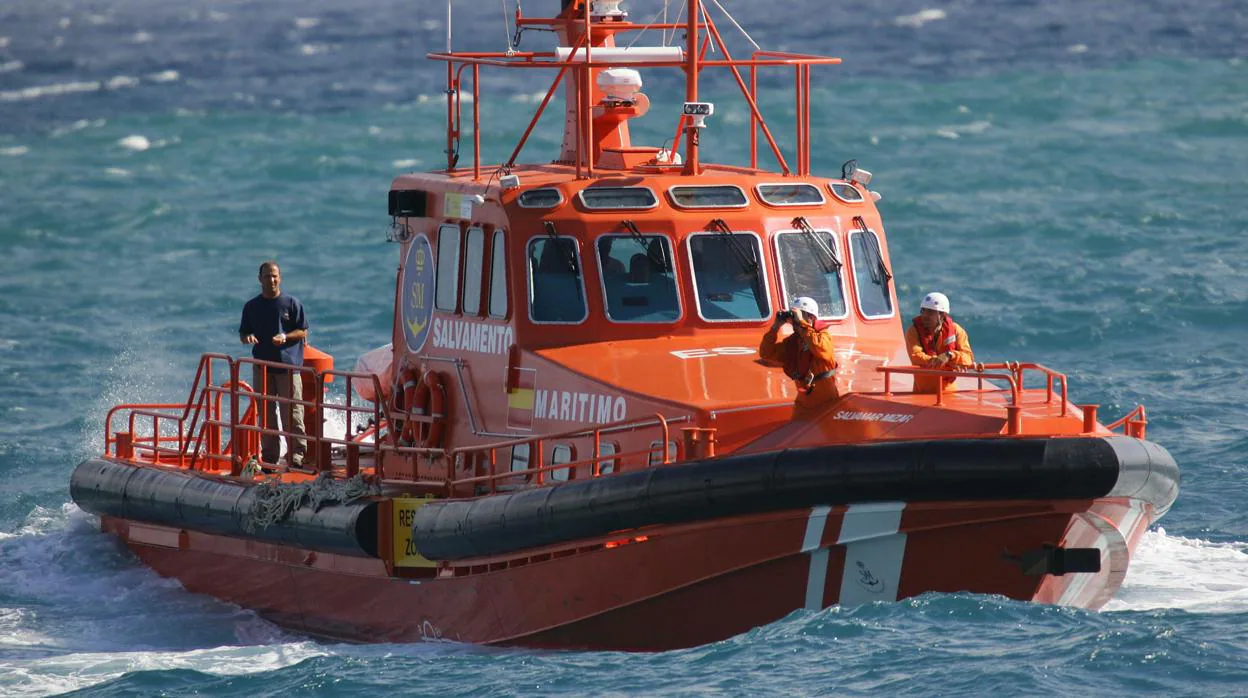 Crecen las guardias con un único controlador de Salvamento Marítimo en Cádiz.