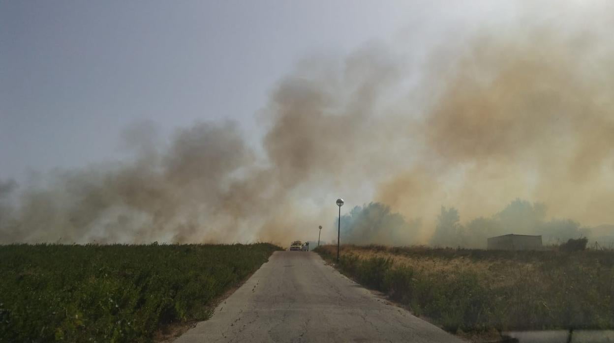 El incendio está controlado pero 28 personas han sido desalojadas