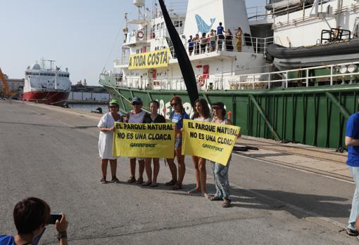 Campaña en Cádiz contra la destrucción de ecosistemas costeros