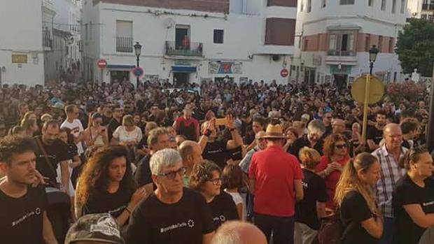 Tarifa pide justicia por las víctimas de la explosión en el hotel '100% Fun'