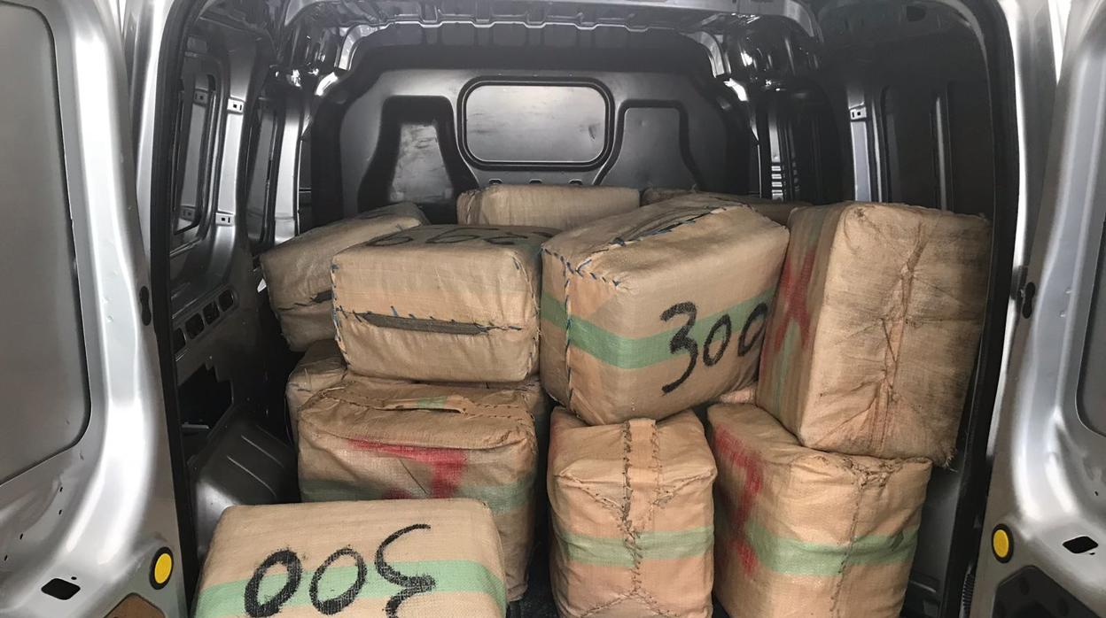 Intervenidos 540 kilos de hachís en una furgoneta en La Línea