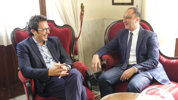 Gómez de Celis y Kichi marcan la agenda de trabajo con Cádiz