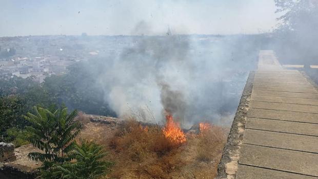 El Castillo de Alcalá de Guadaíra sufre dos incendios en cuatro días