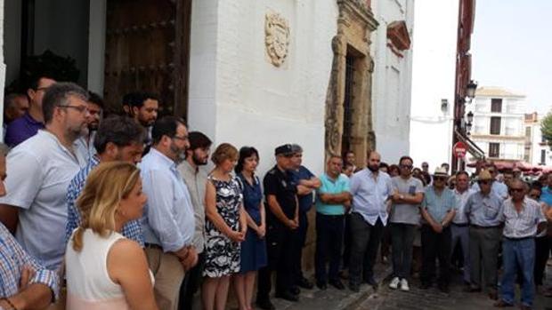 Los comerciantes de Carmona constatan la «mayor presencia» policial pero continua el «miedo» tras el crimen