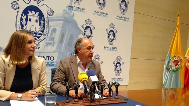 El alcalde de Algeciras dice que Andalucía está «saturada» de menores inmigrantes y las mafias «se aprovechan