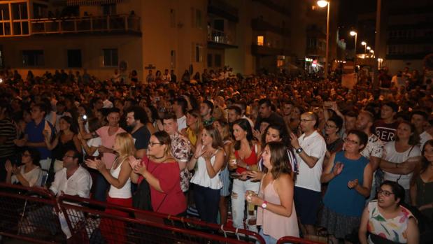 Algún conato de reyerta y el desalojo de diez familias de la playa, el balance del Ayuntamiento de la noche del Trofeo