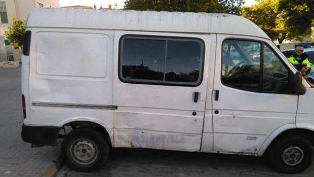 Imputados cinco vecinos de Écija por falsificar documentación de furgonetas usadas para contrabando
